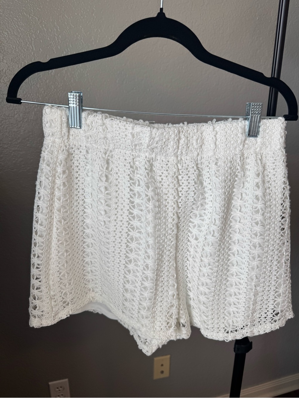 New with tag -White Crochet Women's Shorts